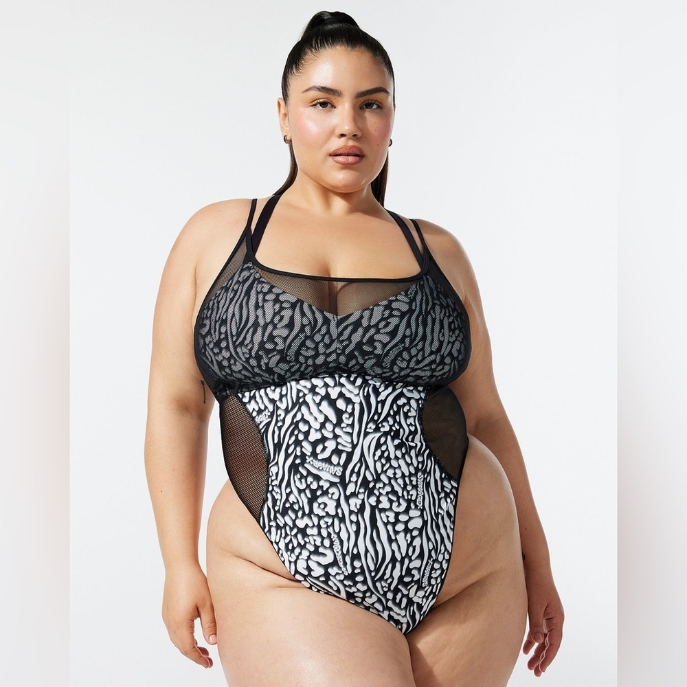 Savage X Fenty Black and White Women's Swimsuit. NWT Size 1X